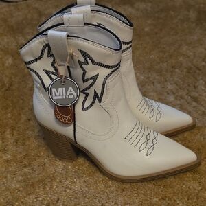 MIA White Western Heeled Boots